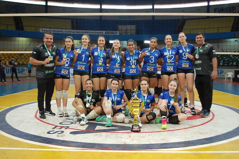 Equipe AE Campo Grande Vôlei, da Capital, vencedora da categoria feminina sub-17 (Foto: Divulgação)
