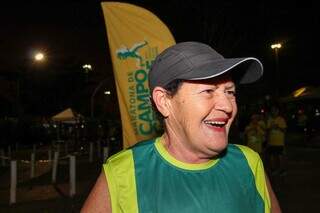 Dona &quot;Aroeira&quot; prova ser mais forte que a&ccedil;o em rotina de maratonista