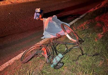 Ciclista morre ao ser atropelado e motorista foge sem prestar socorro