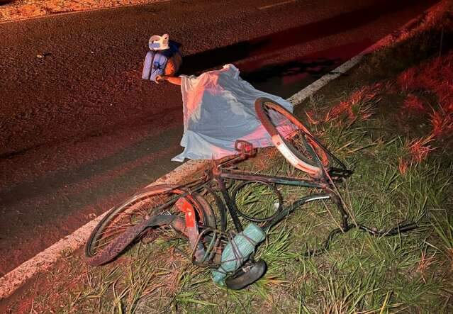 Ciclista morre ao ser atropelado e motorista foge sem prestar socorro