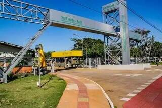 Sede do Detran-MS em Campo Grande, na saída de Rochedo. (Foto: Arquivo/ Campo Grande News)