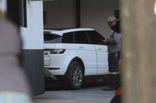 Land Rover no estacionamento da delegacia após ser apreendida pela polícia. (Foto: Marcos Maluf)