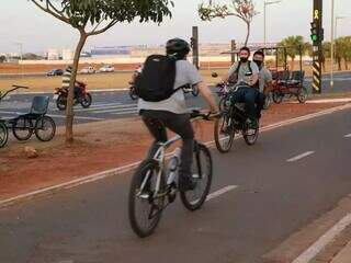 Ciclistas utilizam ciclovia da Avenida Duque de Caxias para pedalar (Foto: Arquivo)