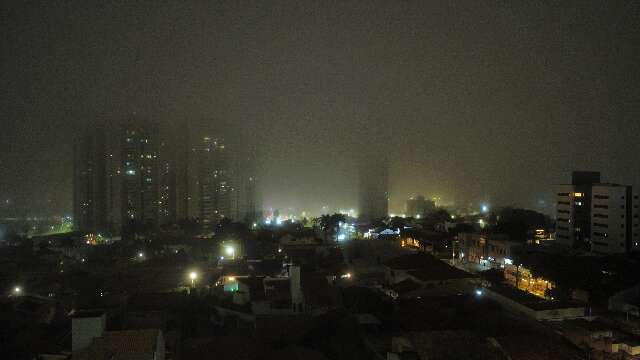 Capital registra neblina e pancadas isoladas de chuva no fim da noite