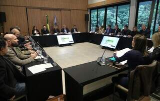 Secretários participaram de reunião no Gabinete do Receptivo, em Campo Grande. (Foto: Saul Schramm)