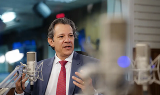 O ministro da Fazenda, Fernando Haddad, durante entrevista à imprensa. (Foto: Rafa Neddermeyer/Agência Brasil)