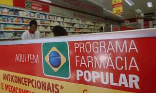Balcão de farmárcia credenciada no Programa Farmácia Popular (Foto: Elza Fiuza/Agência Brasil)