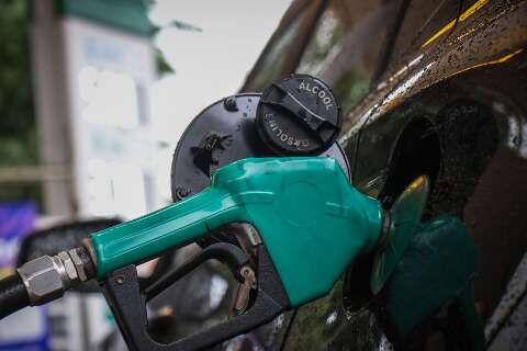 "Não tem o que fazer", dizem leitores sobre aumento no preço do combustível