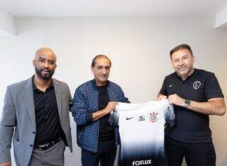 Diretoria do Corinthians apresentando novo treinador (Foto: Rodrigo Coca/Corinthians)