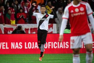 Adson celebra gol marcado sobre o Internacional (Foto: Leandro Amorim/Vasco)