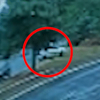 Câmera de segurança flagra capotagem na Lúdio Martins Coelho