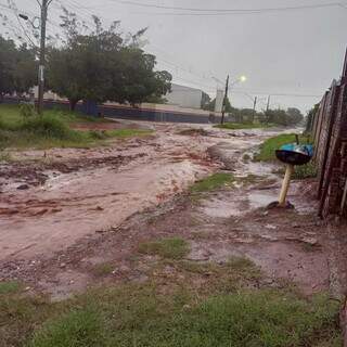 Avenida Cândido Garcia de Lima alagada em abril deste ano, no bairro Nova Lima (Foto: Arquivo/Direto das Ruas)