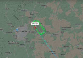 Aeronave da Tam sobrevoa Capital tentando pousar nesta manhã (Foto: Reprodução/Flight Radar 24)