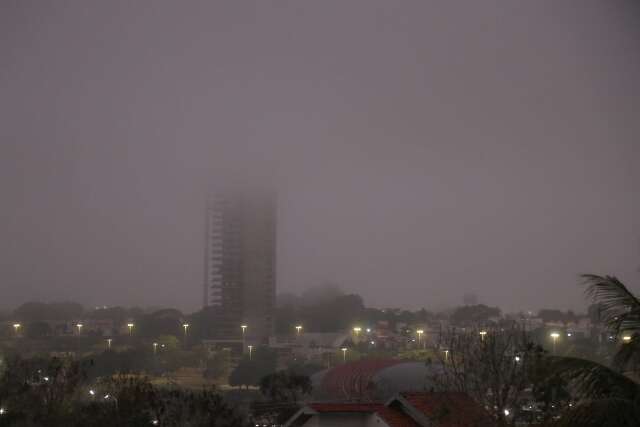 Capital tem frio de 10ºC, nevoeiro e aeroporto fechado para pousos