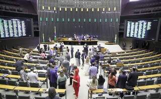 Deputados na sessão do Plenário desta quinta-feira (11) (Foto: Mario Agra/Câmara dos Deputados)