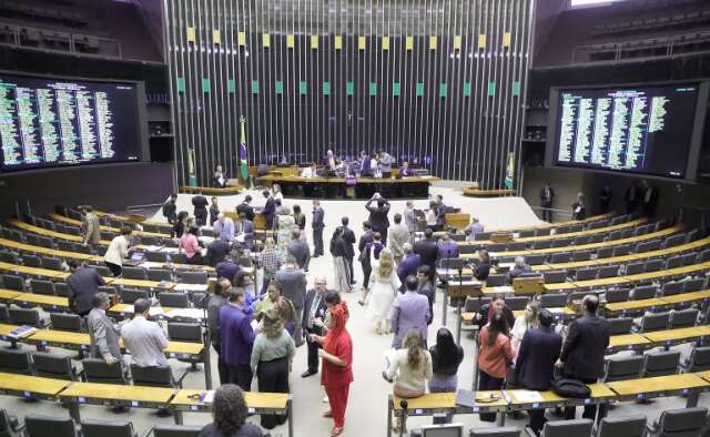 Com ajuda de 4 deputados de MS, C&acirc;mara anistia d&iacute;vidas dos partidos