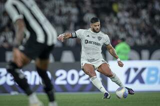 Atacante Hulk bate na bola em jogo do Galo contra o Botafogo (Foto: Pedro Souza/Atlético-MG)