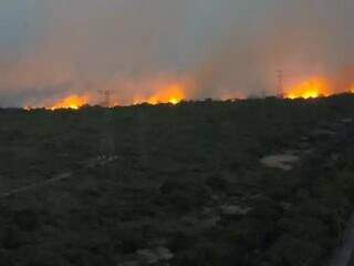 Em outubro de 2019, o fogo se aproximou de torres de telefonia em Corumbá (Foto: Arquivo/Chico Ribeiro)