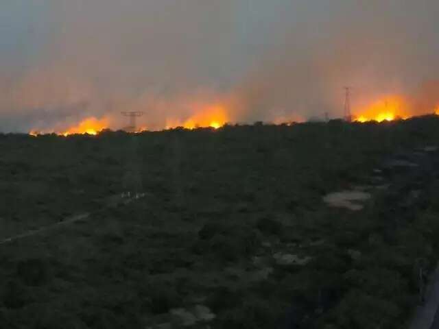 Empresa deve indenizar clientes que ficaram sem internet ap&oacute;s inc&ecirc;ndios 