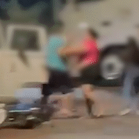 Homem invade festa de aniversário com Kombi e agride convidados