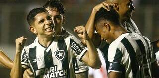 Savarino comemora gol que levou o Fogão para a liderança da Série A. (Foto: Vitor Silva/Botafogo)