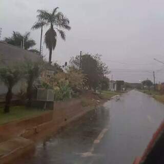 Chuva em Ponta Porã no início desta manhã (Foto: Direto das Ruas)