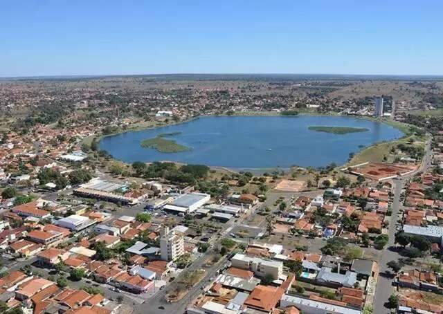 Menina de 10 anos denuncia tio por estupro durante banho de piscina