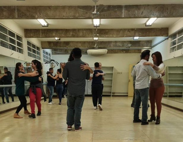 Universidade abre inscri&ccedil;&otilde;es para projeto que ensina dan&ccedil;a de sal&atilde;o