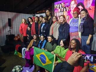 Ministra Cida Gonçalves ao lado de pré-candidatas das próximas eleições em MS (Foto: Caroline Maldonado)