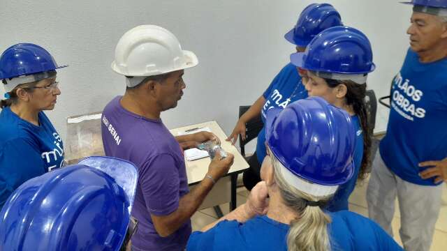 Curso de encanador abre vagas para moradores das Moreninhas e Aero Rancho