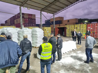 Escondida entre açúcar, cocaína viajaria do Paraguai até a Bélgica. (Foto: Reprodução/ABC Color)