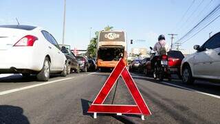 Tringulo de sinalização na Via Parque, Avenida Mato Grosso (Foto: Alex Machado)