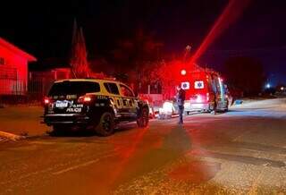 Equipes da Polícia Militar e do Corpo de Bombeiros no local do crime (Foto: Noticidade)