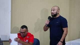 Ítalo Milhomen (representante das ligas amadoras) falando duante a última assembleia (Foto: Alex Machado) 