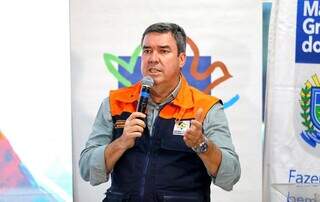 Governador Eduardo Riedel durante coletiva de imprensa em Corumbá (Foto: Washington Costa/MPO)