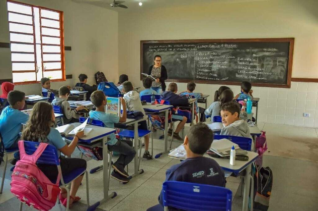 Publicada nomea&ccedil;&atilde;o de 323 professores aprovados em concurso