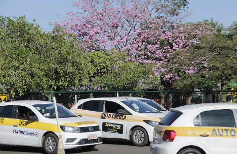 Alteração em lei permite que auto escola usem veículos por até 20 anos