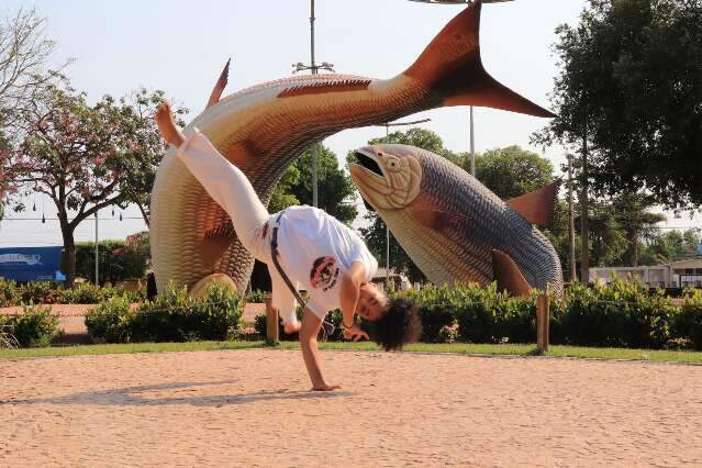 Viver de capoeira &eacute; esbarrar em perrengues, mas Thays n&atilde;o desiste 