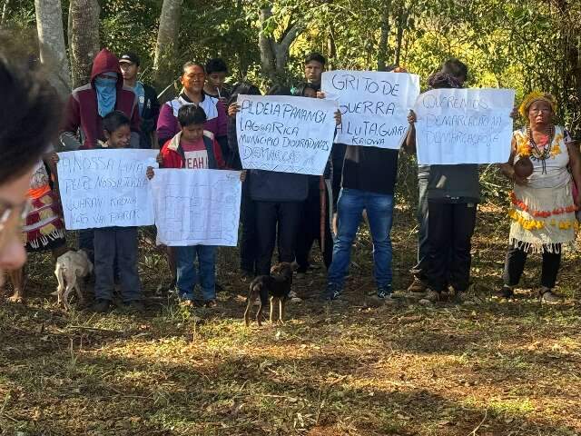 Comitiva federal chega &agrave; &aacute;rea de conflito e ouve apelo por demarca&ccedil;&otilde;es