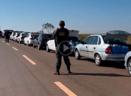 Dividido em 11 carros, grupo é preso por transportar R$ 1,7 milhão em muamba