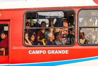 Ônibus lotado a caminho do Terminal Bandeirantes, localizado na Vila Bandeirantes, em Campo Grande. (Foto: Henrique Kawaminami, Arquivo/Campo Grande News)
