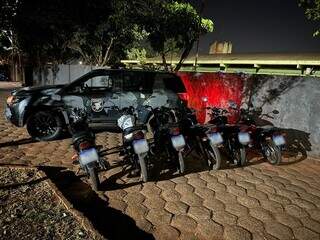 Motos que estavam com quadrilha foram apreendidas pela polícia. (Foto: Divulgação)