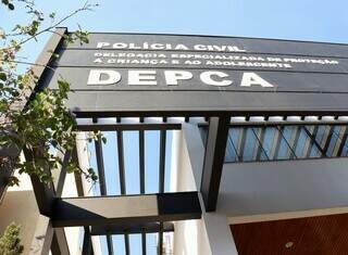 Fachada da DEPCA onde caso foi registrado e é investigado (Foto: Osmar Veiga)