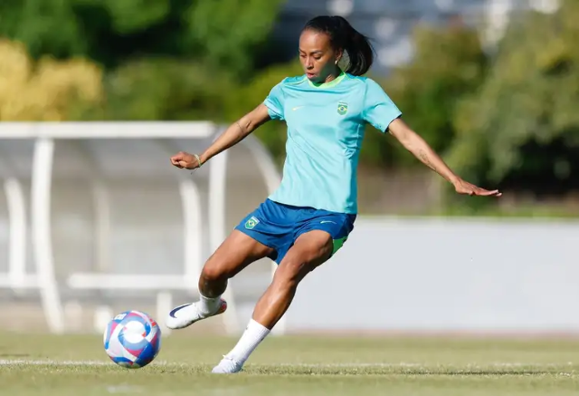 Sele&ccedil;&atilde;o feminina treina na Fran&ccedil;a a 4 dias da estreia na Olimp&iacute;ada