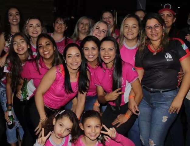 Todo m&ecirc;s tem &#039;jantar das patroas&#039; para celebrar amizade de motoclube