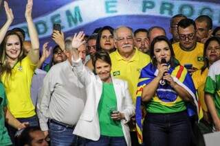 Adriane ao lado da senadora Tereza Cristina (PP) durante lançamento da pré-campanha (Foto: Juliano Almeida)