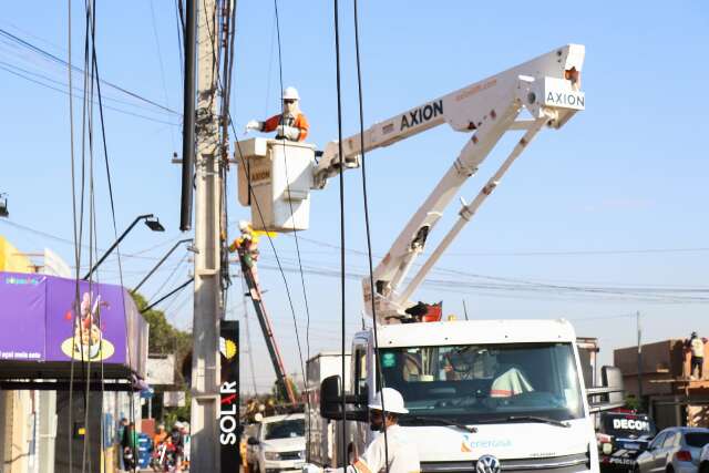 Devassa contra liga&ccedil;&otilde;es clandestinas retira 10 mil metros de cabos 