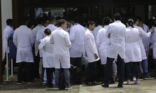 O exame é utilizado para a revalidação dos diplomas de médicos (Foto: Fábio Rodrigues Pozzebom/Agência Brasil)