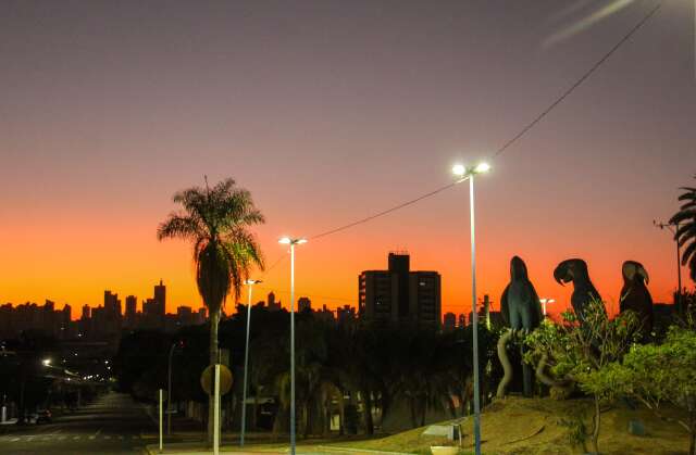 S&aacute;bado come&ccedil;a com 14 &deg;C, mas temperatura deve chegar a 32 &deg;C