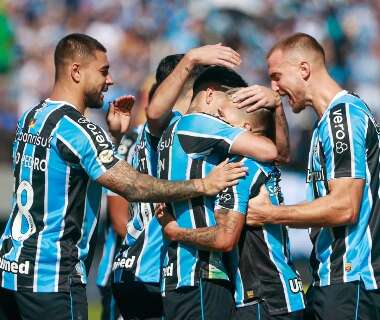 Grêmio bate o Vitória, mas segue atolado na zona de rebaixamento 